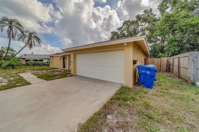 Building Photo - 649 Eastview Rd