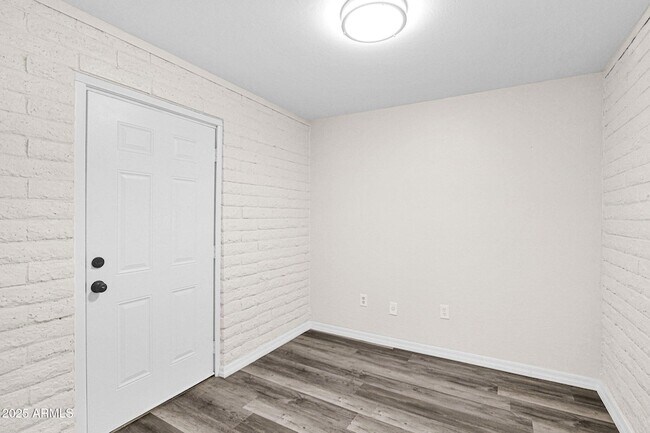 Building Photo - 301 N 87th St