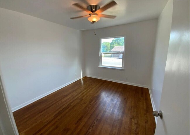 Building Photo - AVAILABLE MID APRIL ; APPLY TODAY AT OUR WEBSITE!!