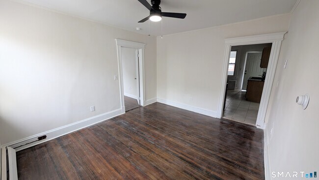 Building Photo - 15 June St