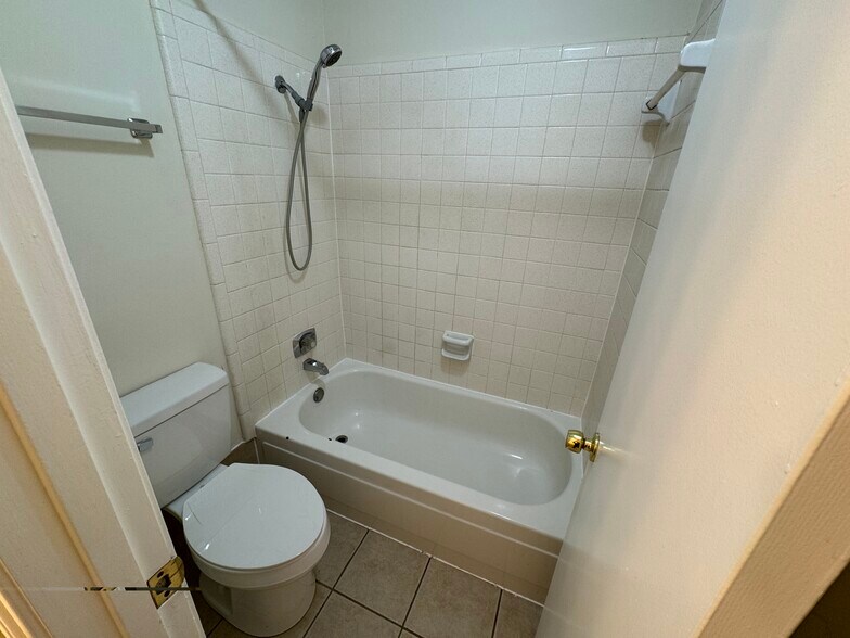 Building Photo - 8915 Emnora Ln