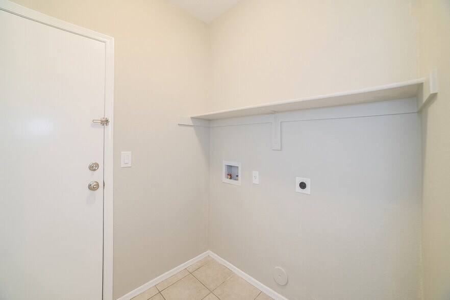 Building Photo - 6605 W Range Mule Dr