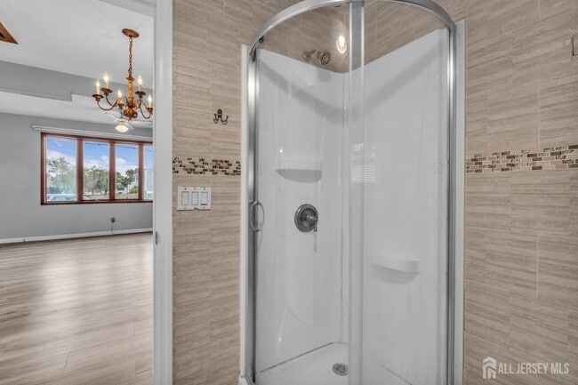 Building Photo - 177 Creek Rd