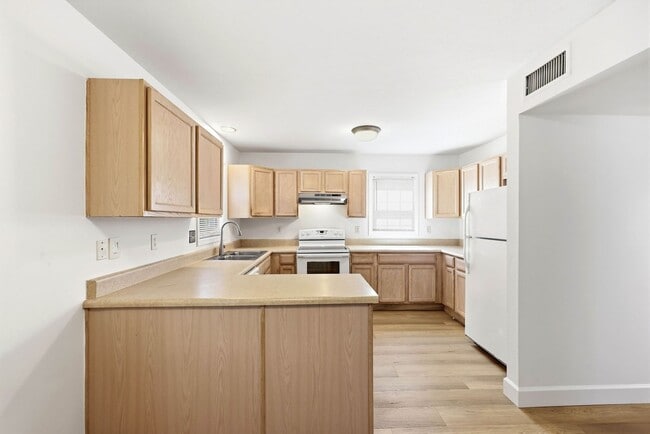 Building Photo - 3 Bedroom 2.5 Bathroom 1 car garage Single Family Home