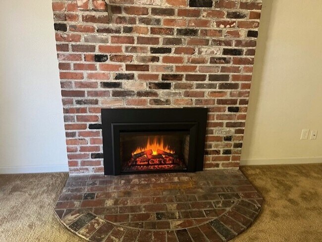 Building Photo - Spacious 3-Bedroom Home with Large Deck