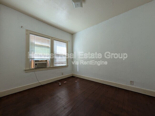 Building Photo - 460 S Sixth St