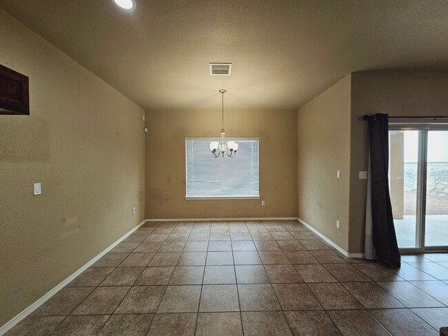 Building Photo - Beautiful 4 bedroom 2.5 bath home in Northeast El Paso!