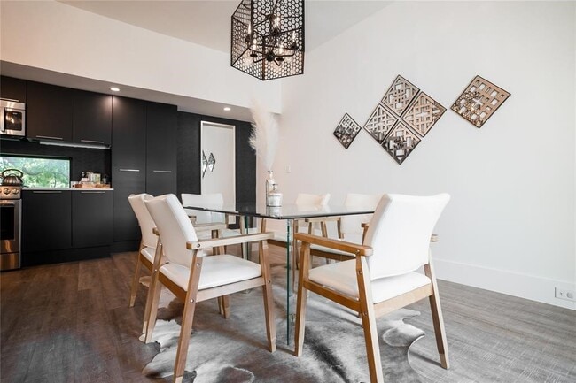 Building Photo - 2212 Francis St