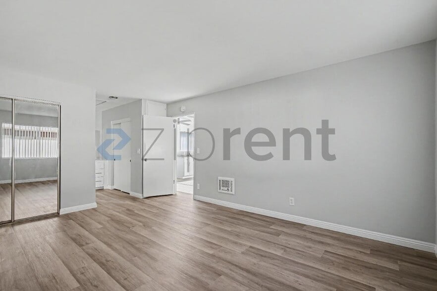 Building Photo - Unit 17