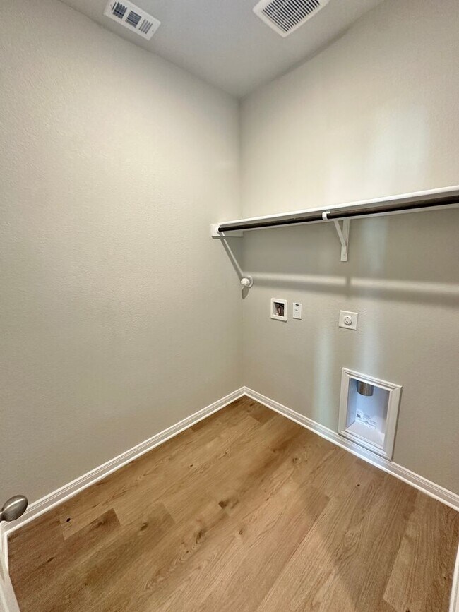 Building Photo - Luxury 3-Bed, 2-Bath in Buda, TX!