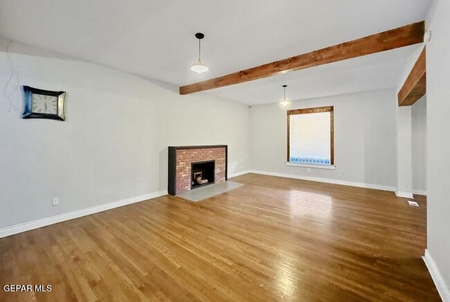 Building Photo - 1305 E Rio Grande Ave