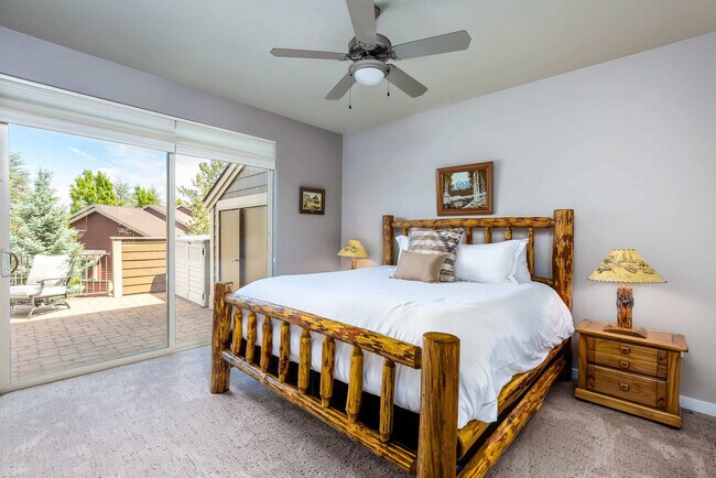 Building Photo - 10576 Village Loop