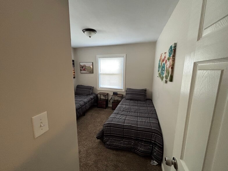 Building Photo - 4012 E 27th St