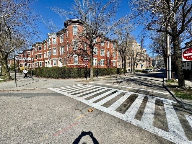 Building Photo - 48 Strathmore Rd