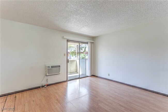 Building Photo - 5404 S Swenson St