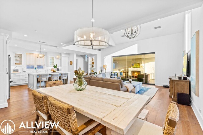 Building Photo - Gorgeous 3 bed 3.5 bathroom home available...