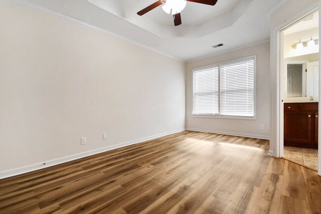 Building Photo - Pet Friendly Three Bedroom!