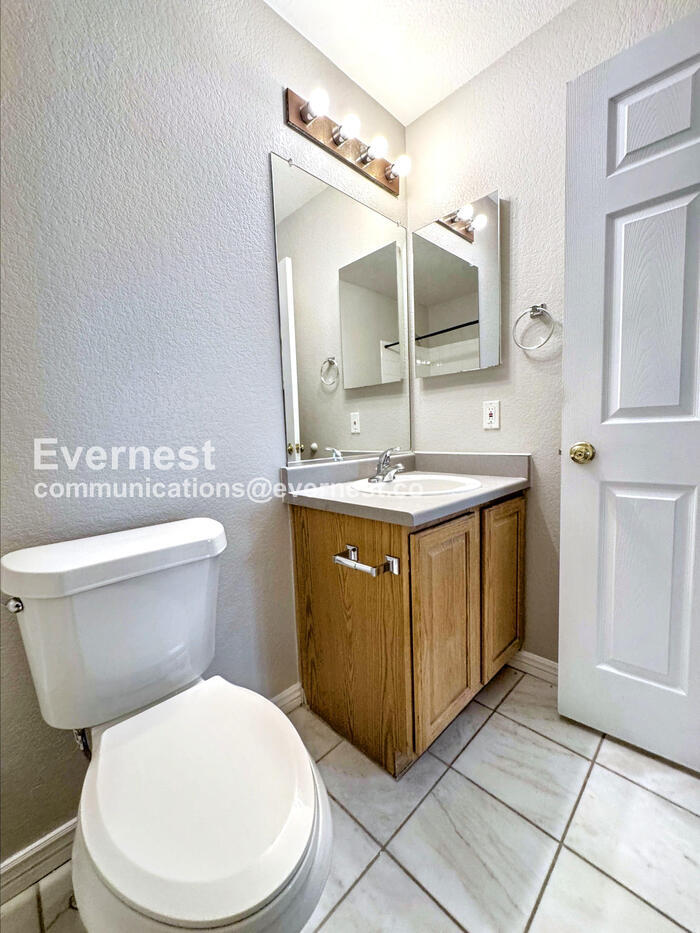 Building Photo - 4079 Perth St