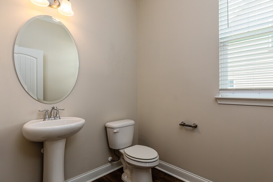 Building Photo - 290 Brentmoor Dr