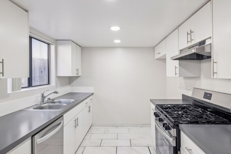 Building Photo - 507 E Cedar Ave