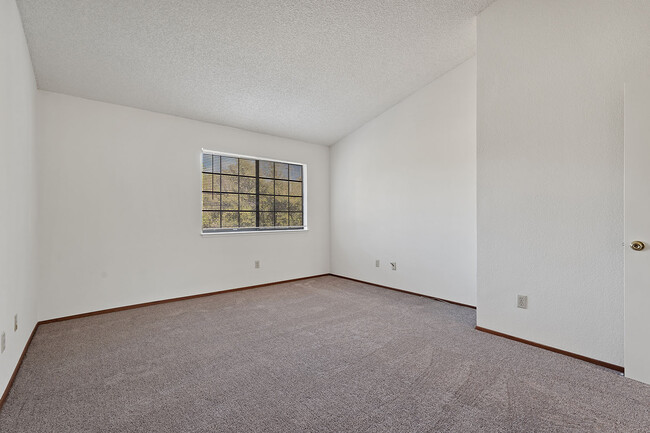Building Photo - 566 La Corso Dr