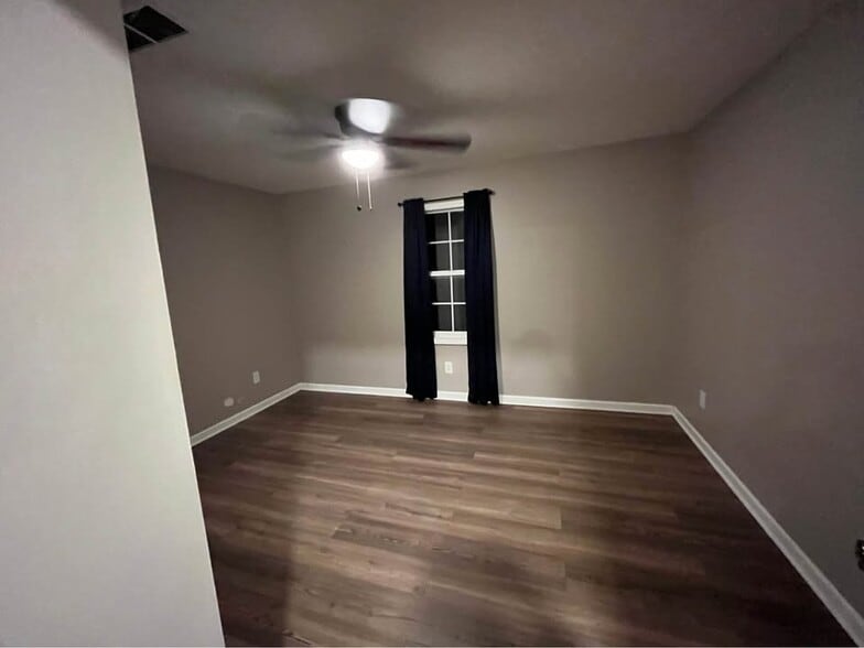 Building Photo - 1917 Hughes Ave