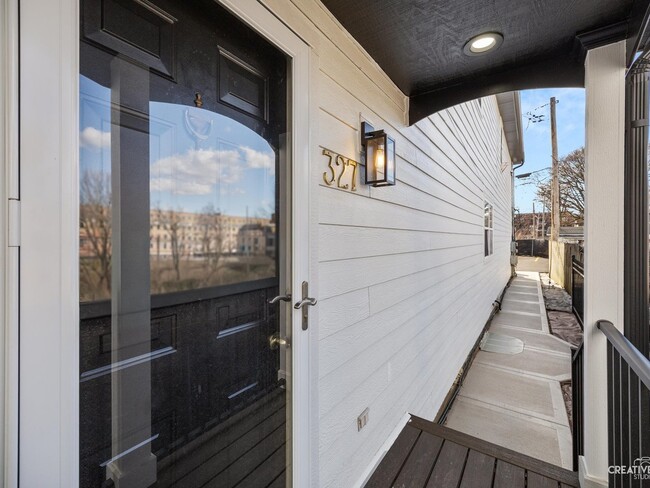 Building Photo - 327 Loomis St