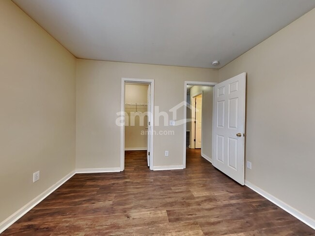 Building Photo - 405 Crystal Oaks Ln