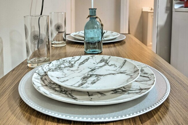 Building Photo - 7736 Sue Ellen Dr