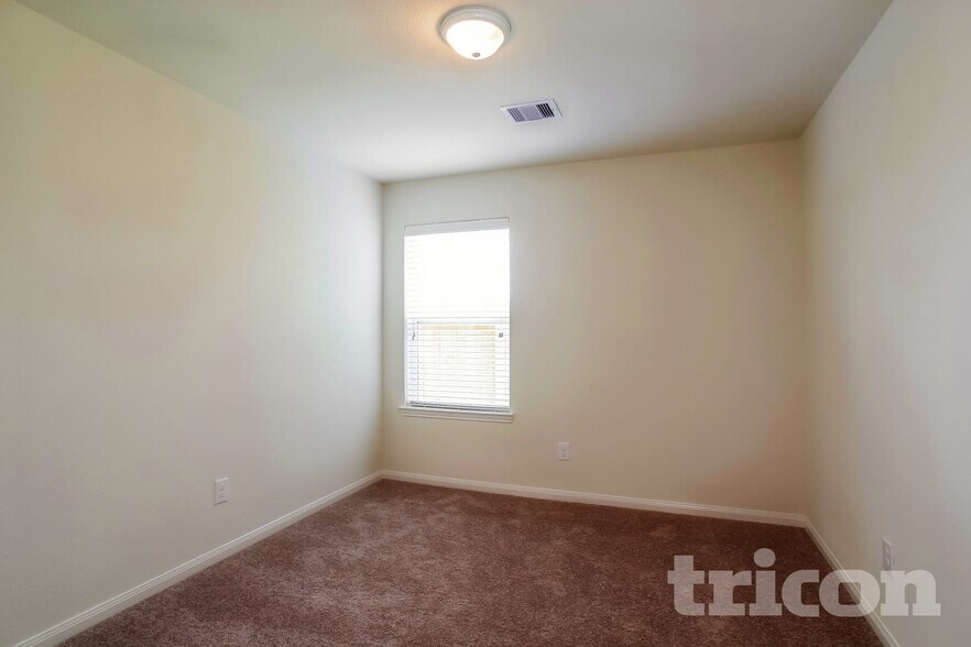Building Photo - 2310 Regatta Ln