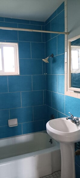 Building Photo - 194 Date Ave