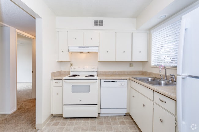 1BR, 1BA - 725 SF - Fiesta Square Apartments & Townhomes