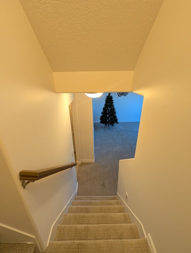 Building Photo - March Rent Free - Beautiful 3 Bedroom Condo for Rent in Draper