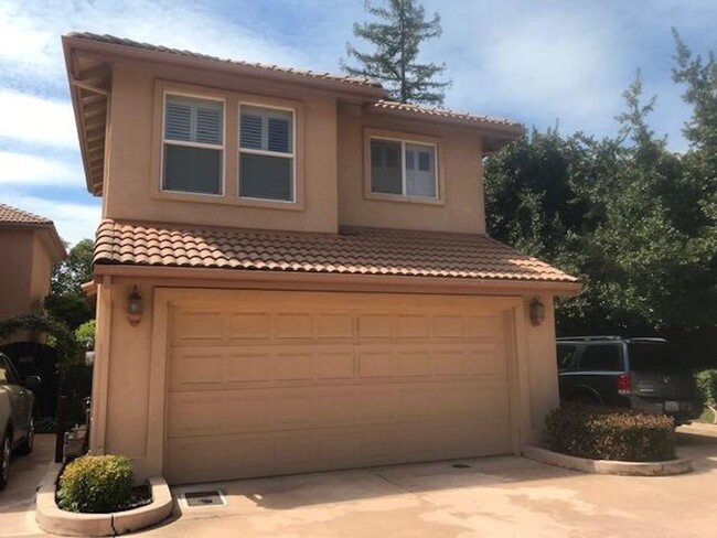 Building Photo - Charming Luxury Home Near Downtown Davis &...
