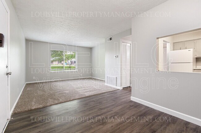 Building Photo - 7096 Wildwood Cir