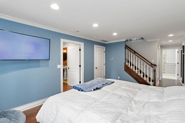 Building Photo - Stunning 5-Bed, 4.5-Bath Custom Home on Du...
