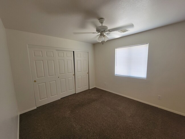 Building Photo - 3 Bedroom Home in Bullhead City