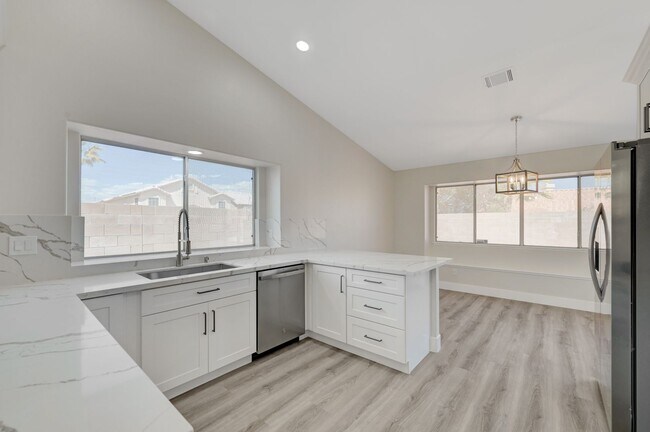Building Photo - Remodeled Single Story, 4 Bedroom Home in Desert Shores
