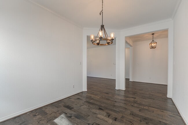 Building Photo - 3439 Cres Vista Dr