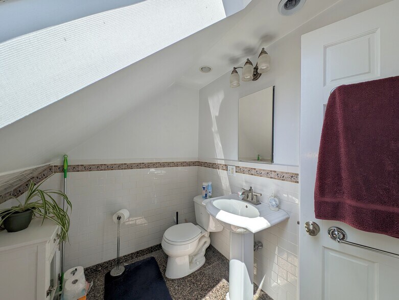 Building Photo - 36 Orchard St