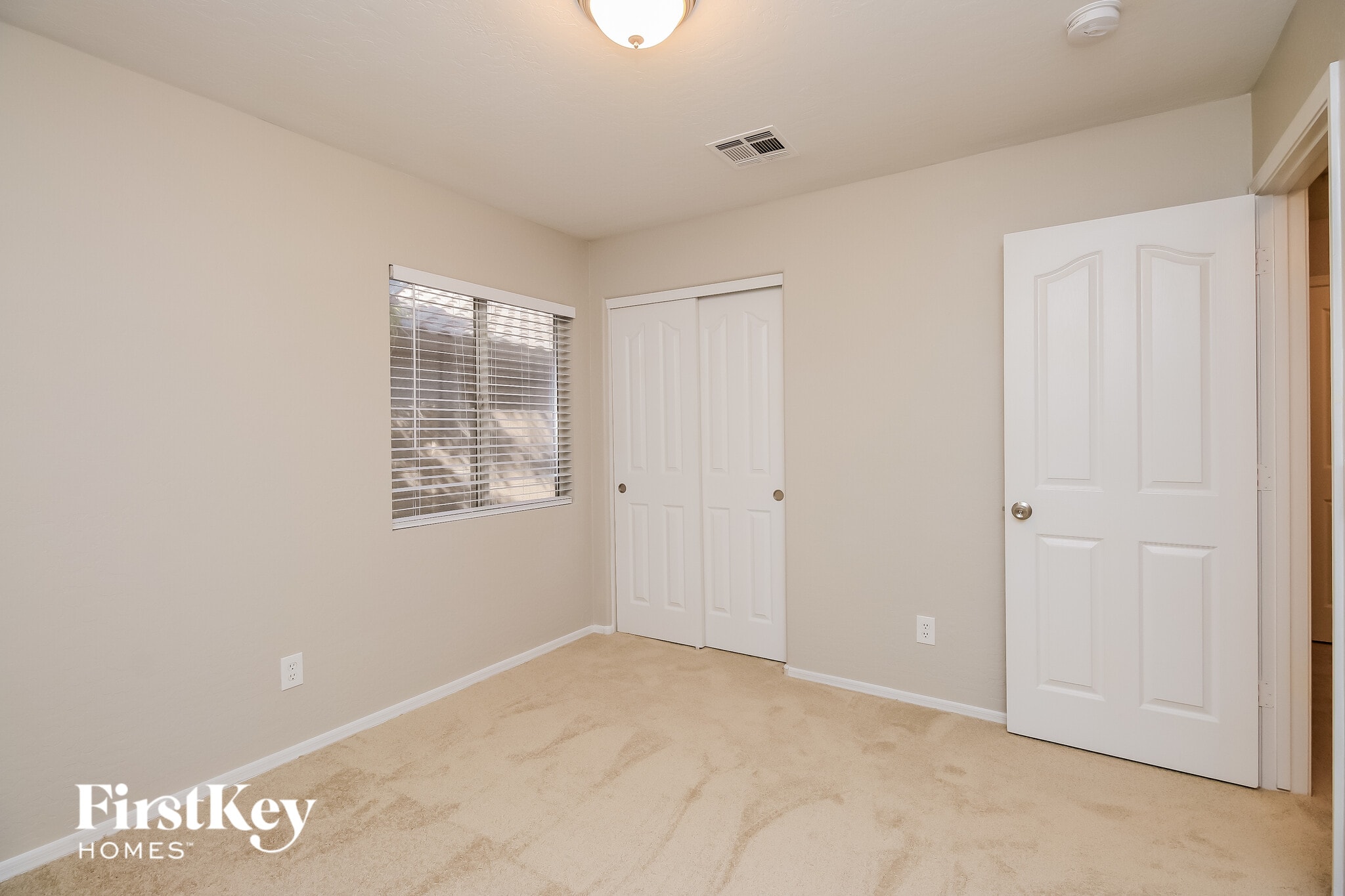 Building Photo - 701 E Cantebria Dr