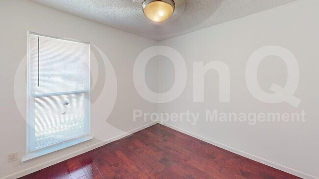 Building Photo - 217 Creekside Ln