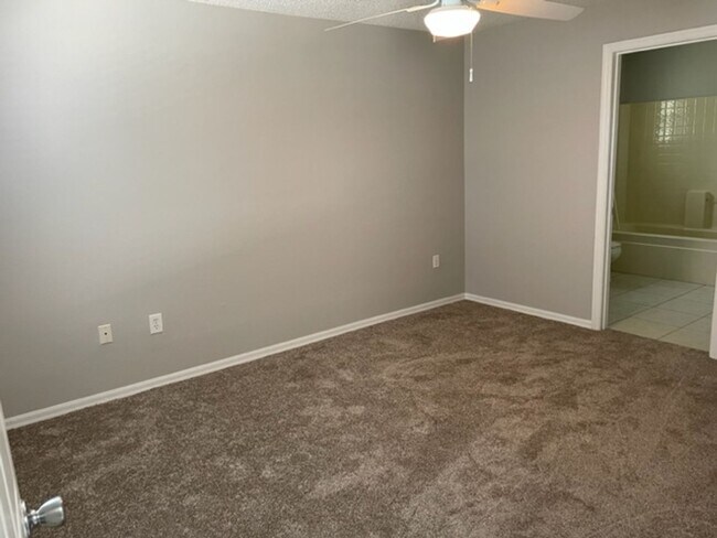 Building Photo - 2830 Ascot Ln