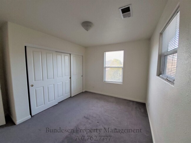 Building Photo - 163 Wilson St