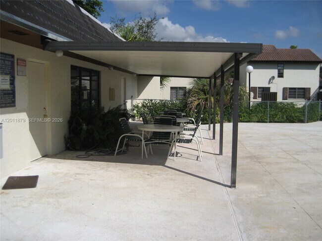 Building Photo - 8853 SW 112th Pl
