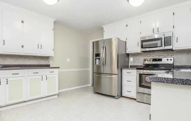 Building Photo - 912 Snow Hill Rd