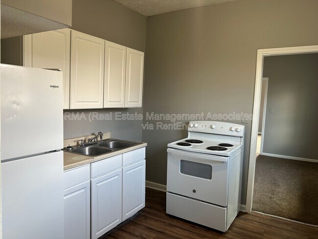 Building Photo - 113 W Tinsley St