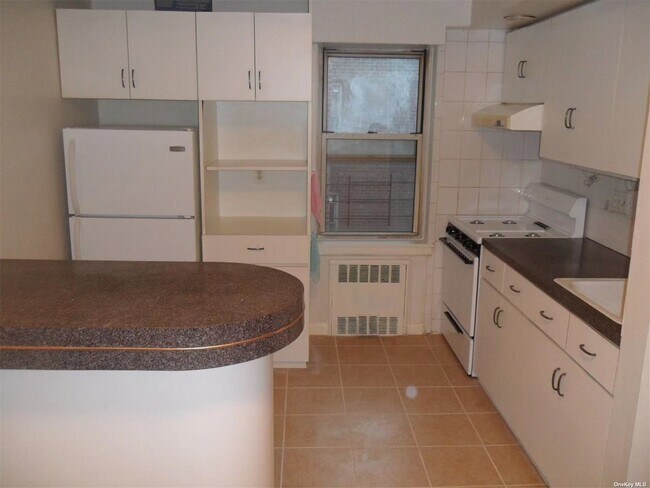 Building Photo - 134-39 Blossom Ave