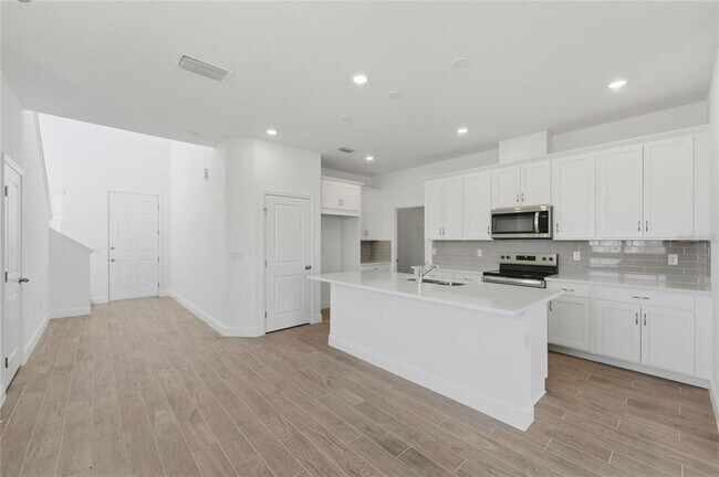 Building Photo - 2100 Maverick Ct