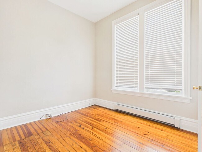 Building Photo - 206 Kelker St